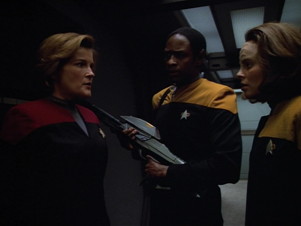 extant_StarTrek_VOY_4x13-WakingMoments_03030.jpg