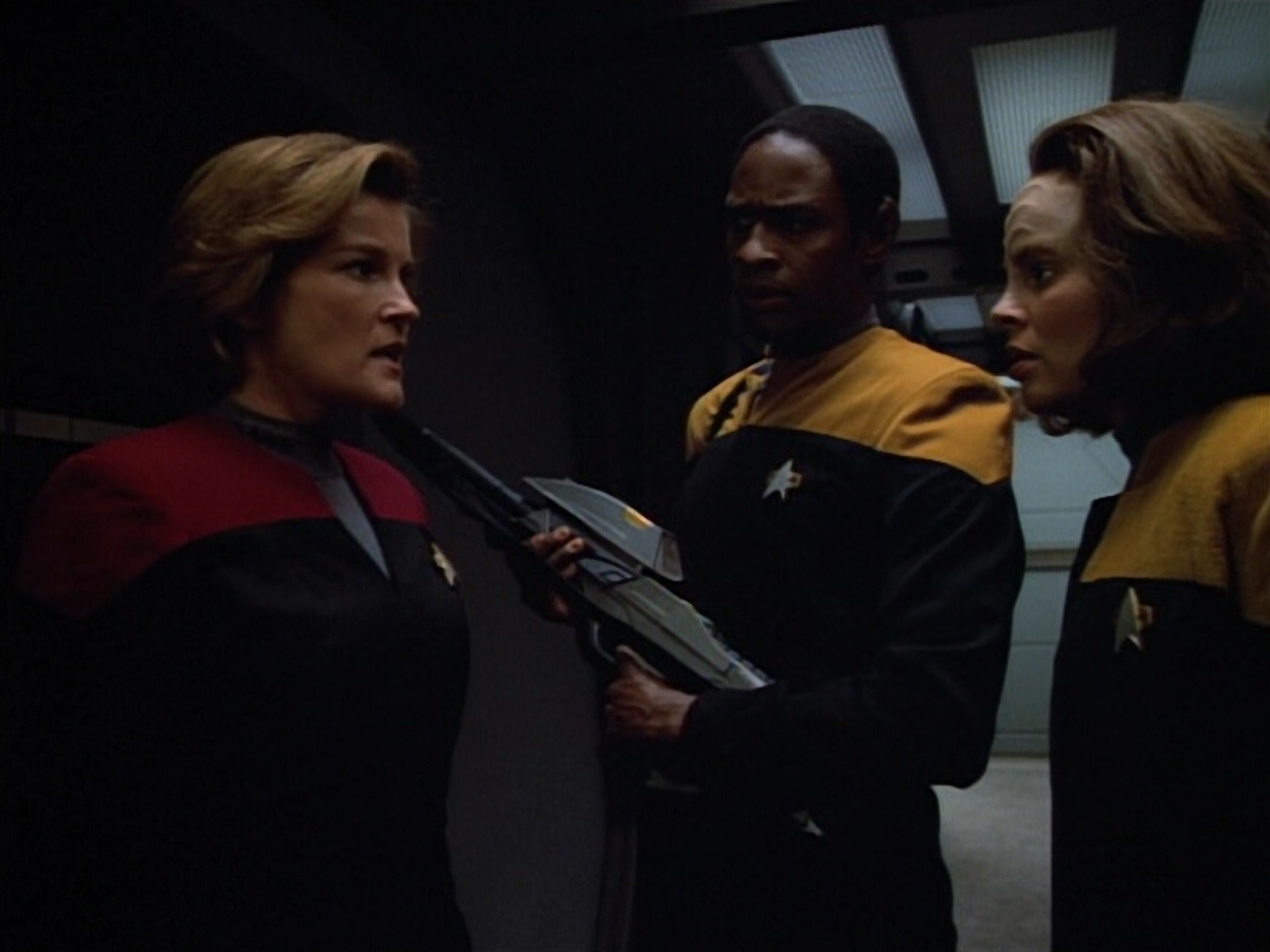 extant_StarTrek_VOY_4x13-WakingMoments_03032.jpg
