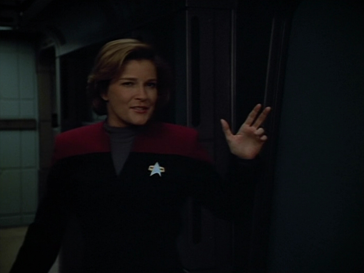 extant_StarTrek_VOY_4x13-WakingMoments_03057.jpg