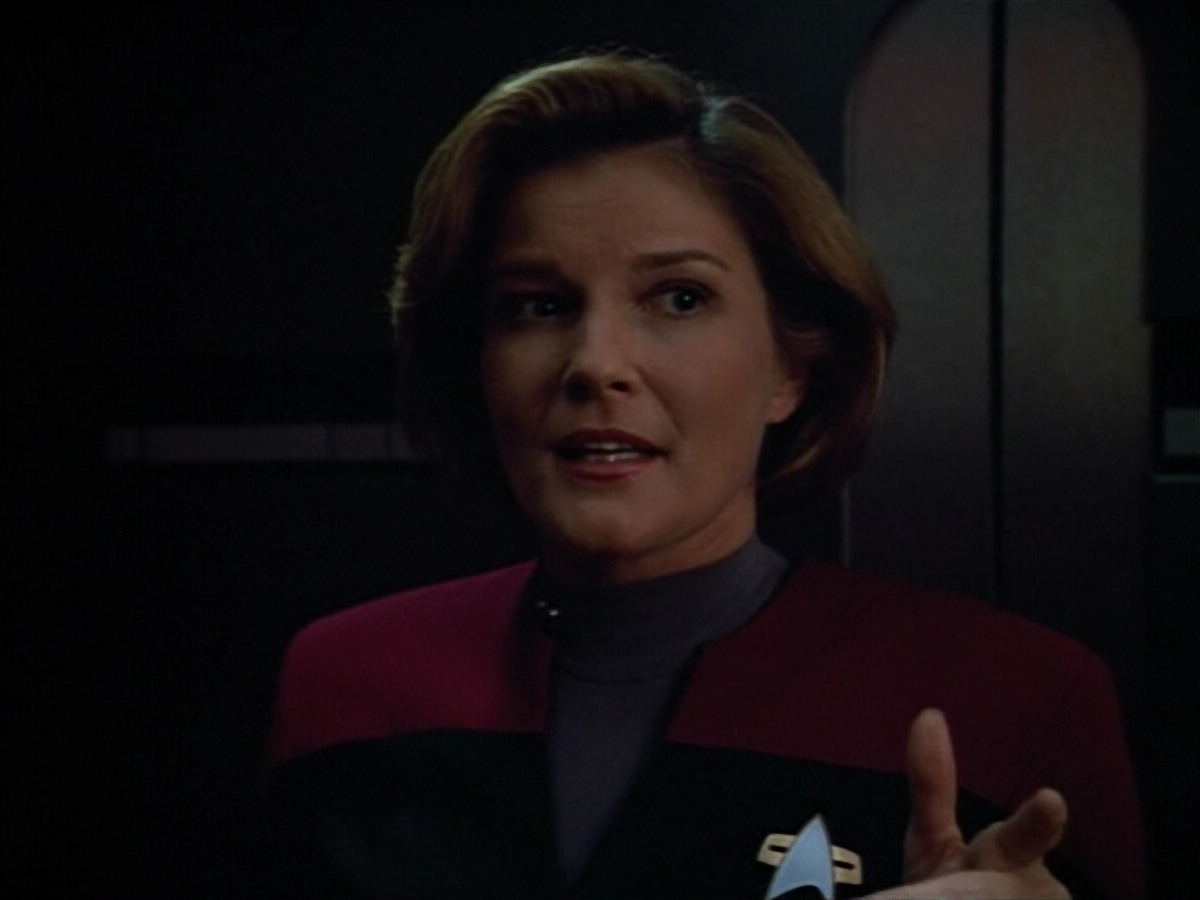 extant_StarTrek_VOY_4x13-WakingMoments_03066.jpg
