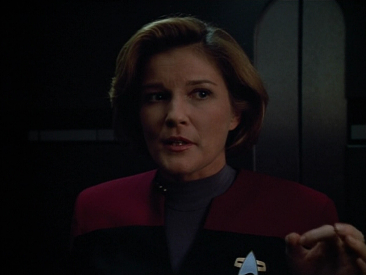 extant_StarTrek_VOY_4x13-WakingMoments_03068.jpg