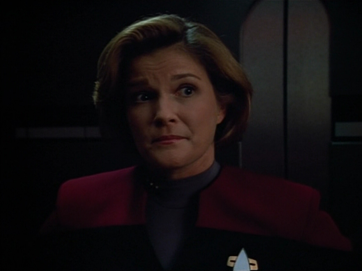 extant_StarTrek_VOY_4x13-WakingMoments_03073.jpg
