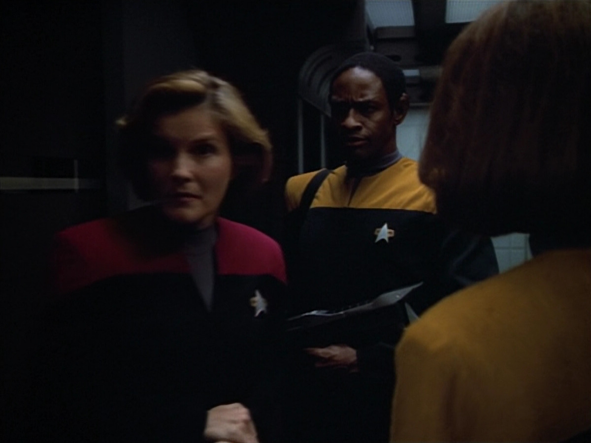 extant_StarTrek_VOY_4x13-WakingMoments_03099.jpg