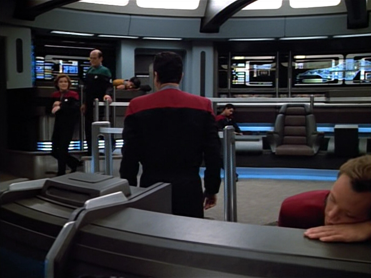 extant_StarTrek_VOY_4x13-WakingMoments_03110.jpg