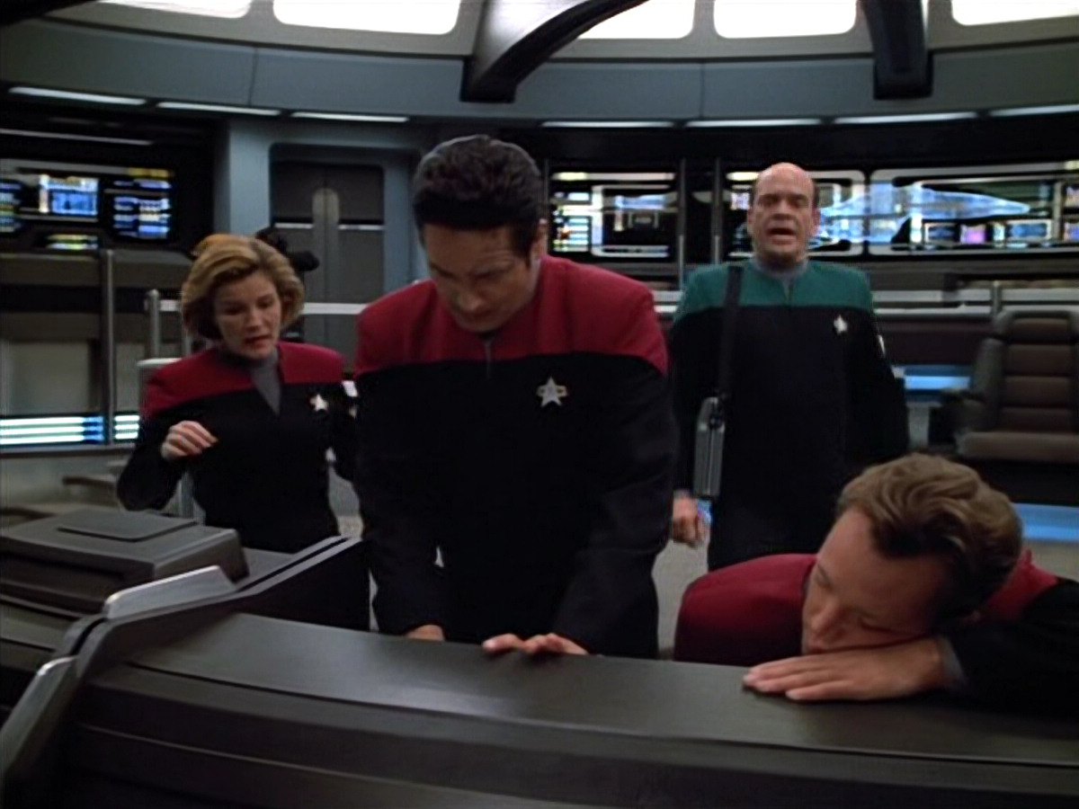 extant_StarTrek_VOY_4x13-WakingMoments_03115.jpg