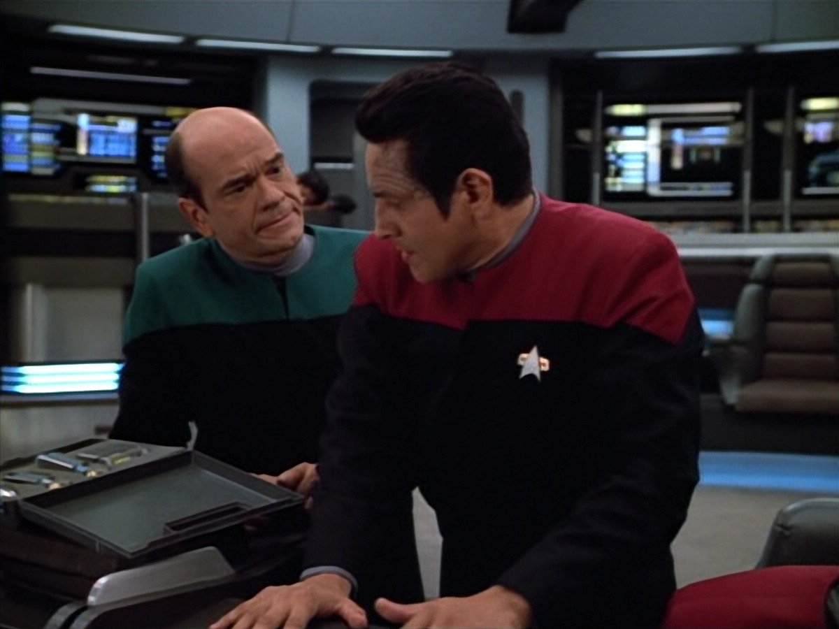 extant_StarTrek_VOY_4x13-WakingMoments_03205.jpg