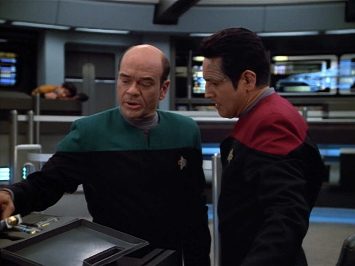 extant_StarTrek_VOY_4x13-WakingMoments_03210.jpg