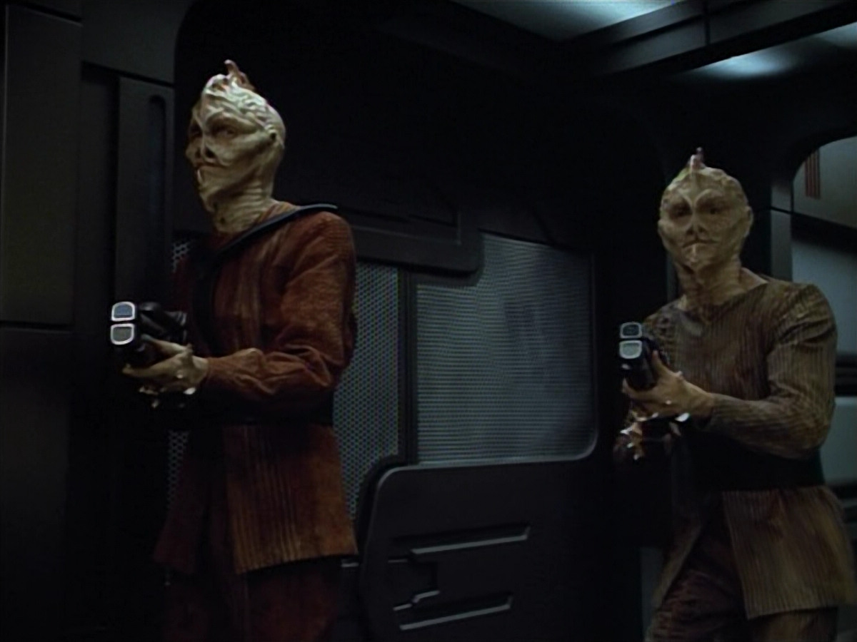 extant_StarTrek_VOY_4x13-WakingMoments_03333.jpg