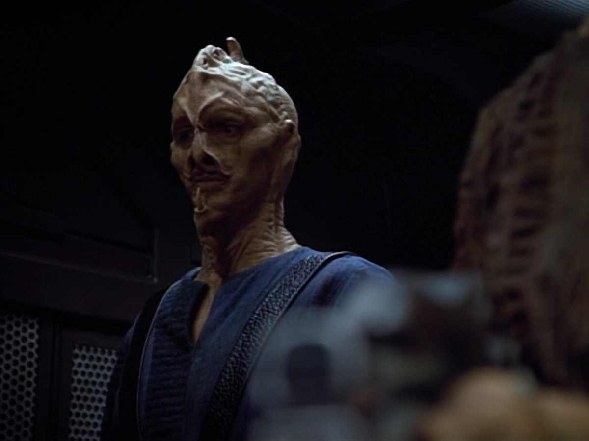 extant_StarTrek_VOY_4x13-WakingMoments_03361.jpg