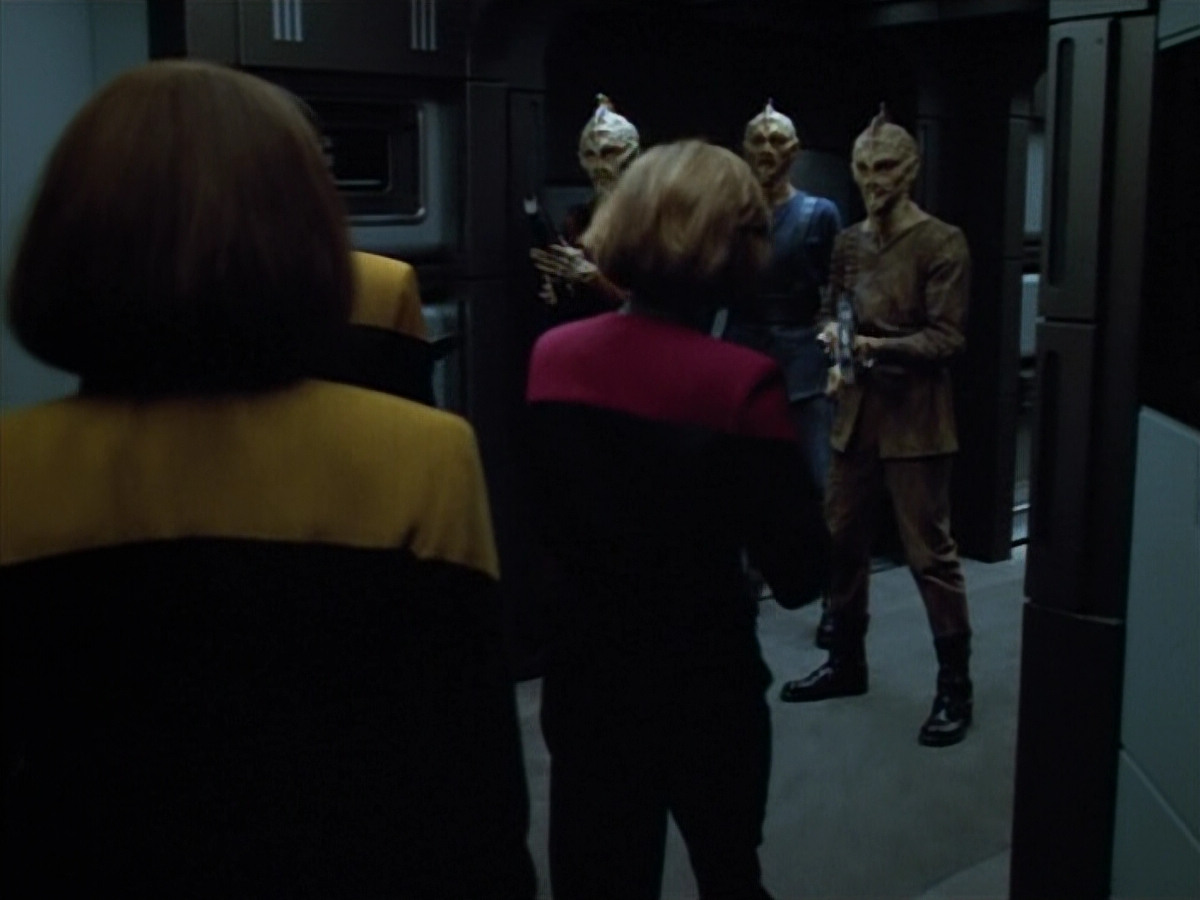 extant_StarTrek_VOY_4x13-WakingMoments_03367.jpg