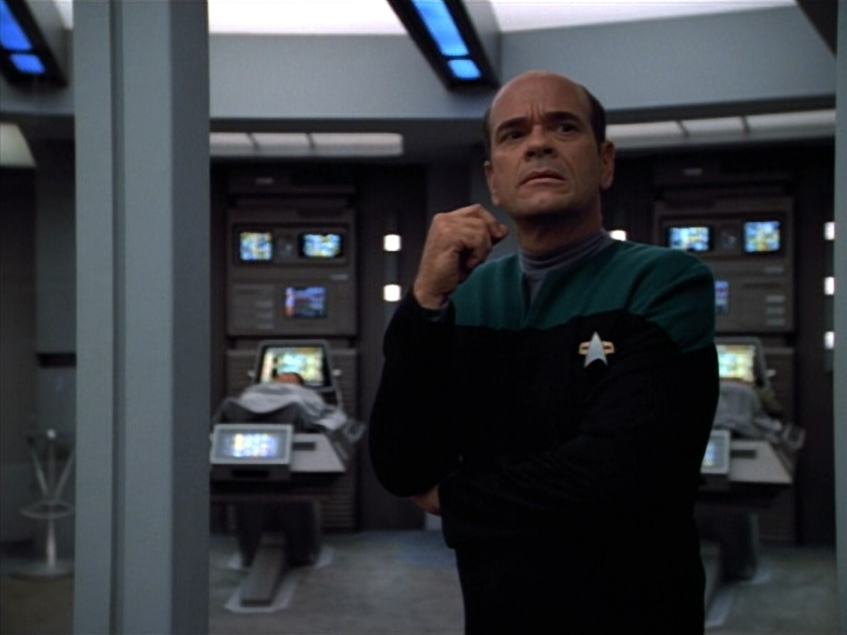 extant_StarTrek_VOY_4x13-WakingMoments_03444.jpg