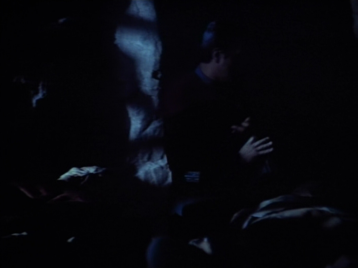 extant_StarTrek_VOY_4x13-WakingMoments_03453.jpg
