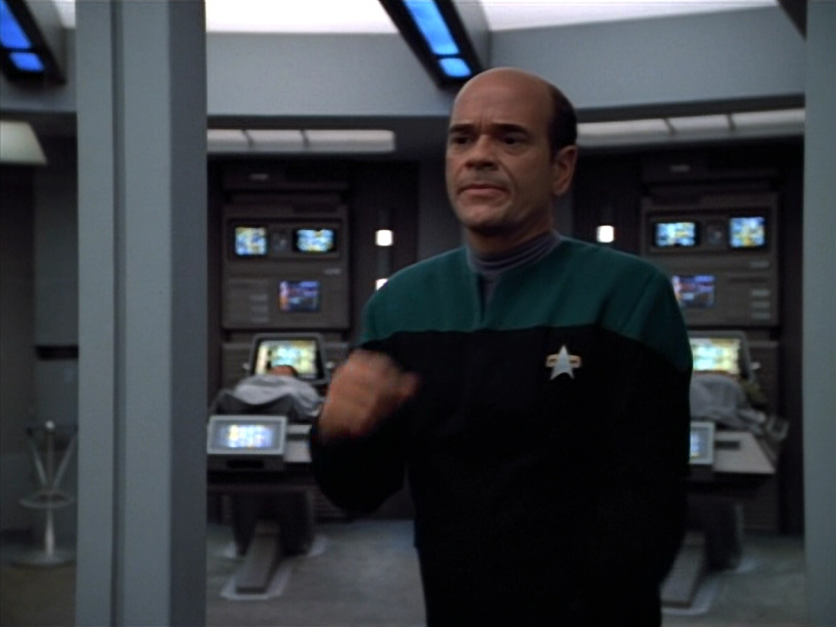 extant_StarTrek_VOY_4x13-WakingMoments_03473.jpg