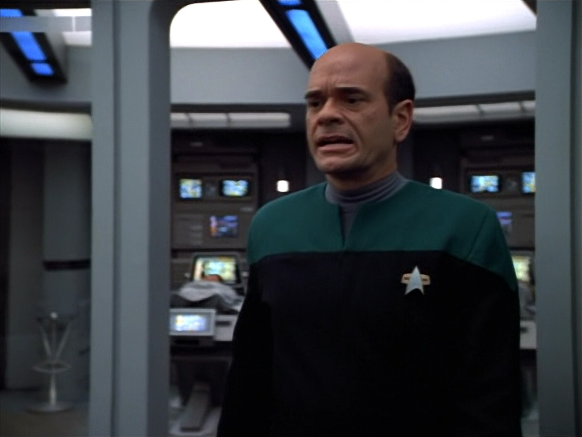 extant_StarTrek_VOY_4x13-WakingMoments_03474.jpg