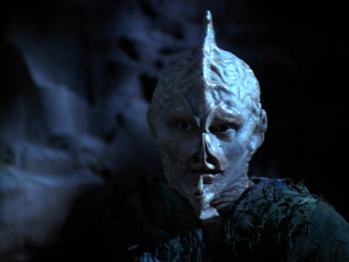 extant_StarTrek_VOY_4x13-WakingMoments_03607.jpg