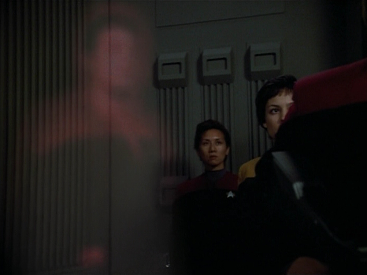 extant_StarTrek_VOY_4x13-WakingMoments_03617.jpg