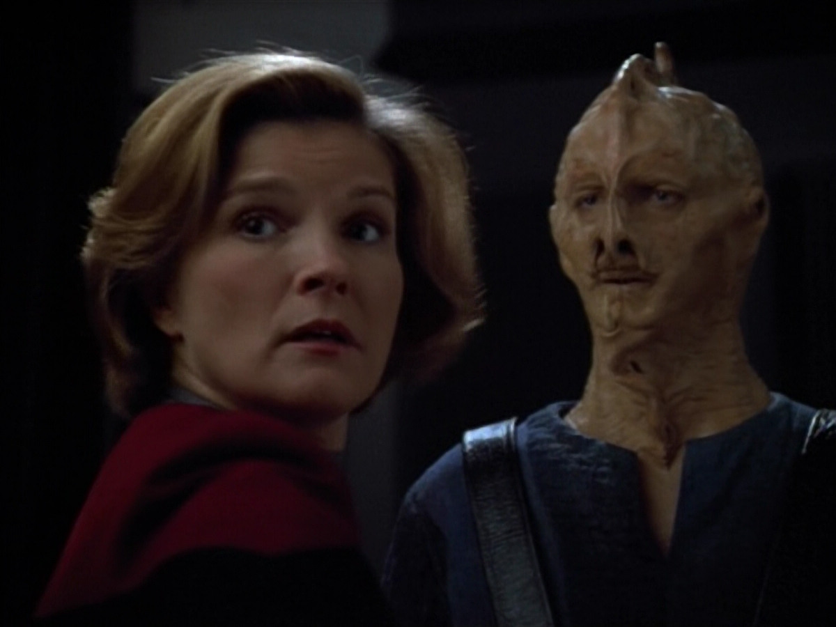 extant_StarTrek_VOY_4x13-WakingMoments_03619.jpg