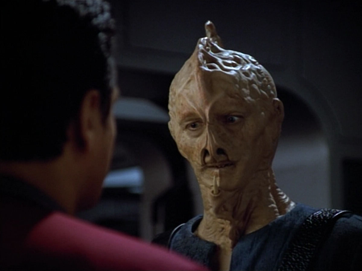 extant_StarTrek_VOY_4x13-WakingMoments_03665.jpg