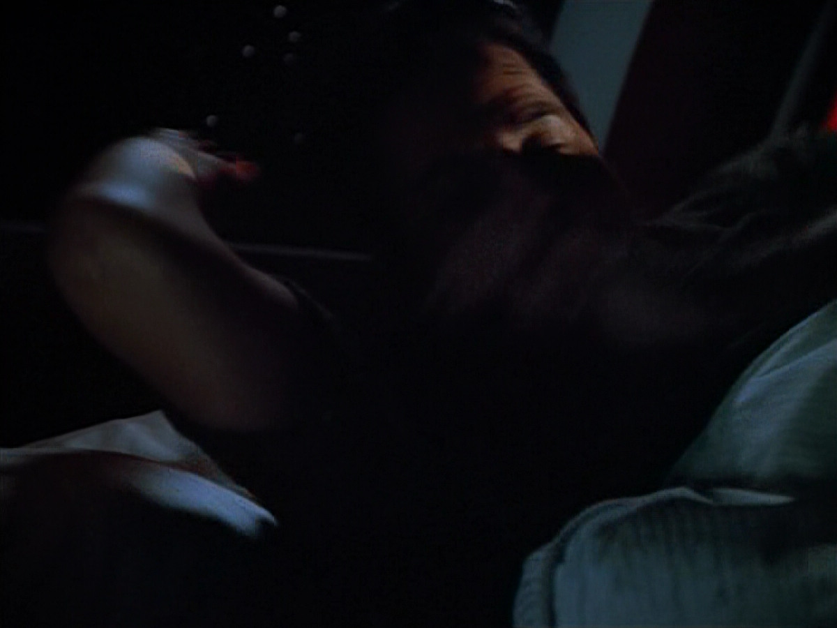 extant_StarTrek_VOY_4x13-WakingMoments_03695.jpg