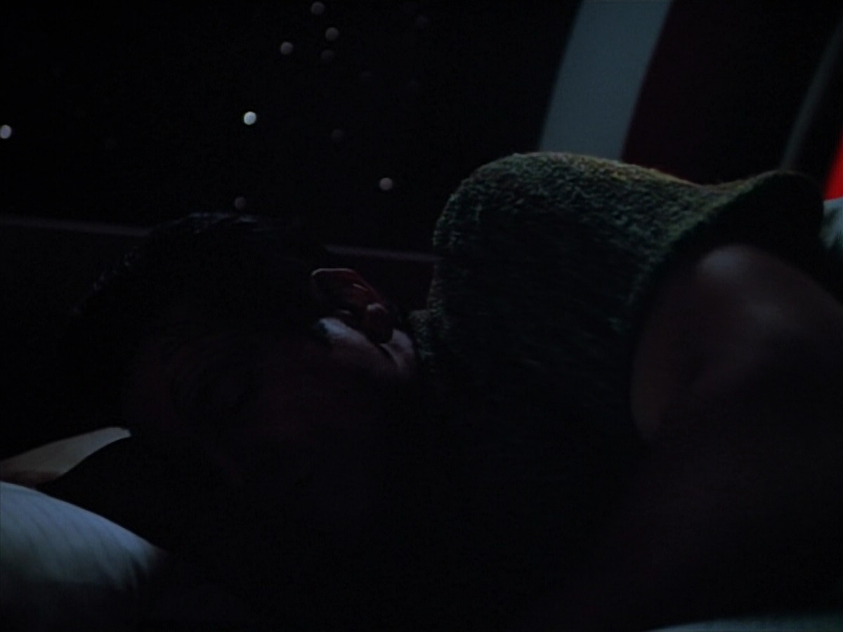 extant_StarTrek_VOY_4x13-WakingMoments_03702.jpg