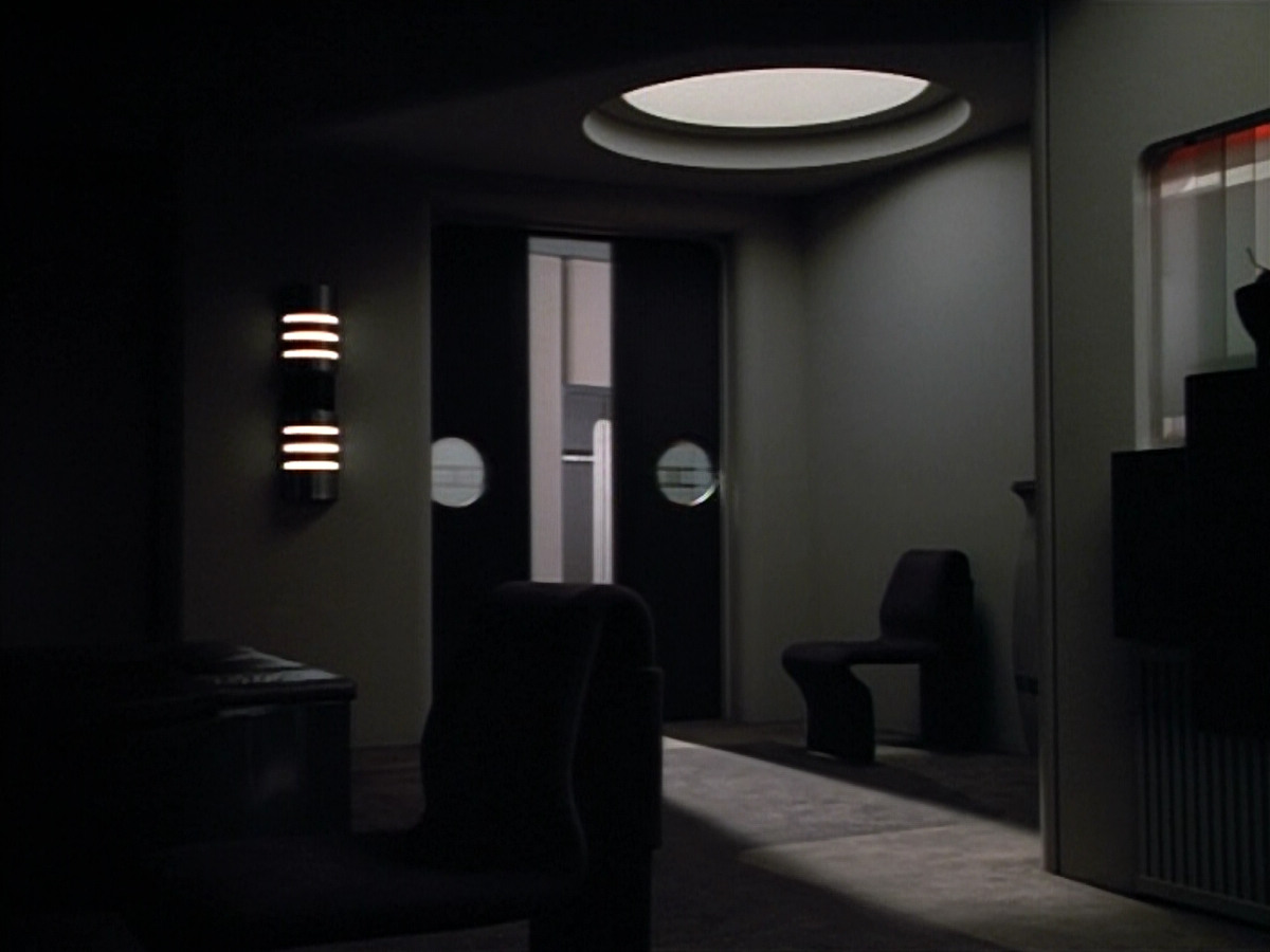 extant_StarTrek_VOY_4x13-WakingMoments_03719.jpg