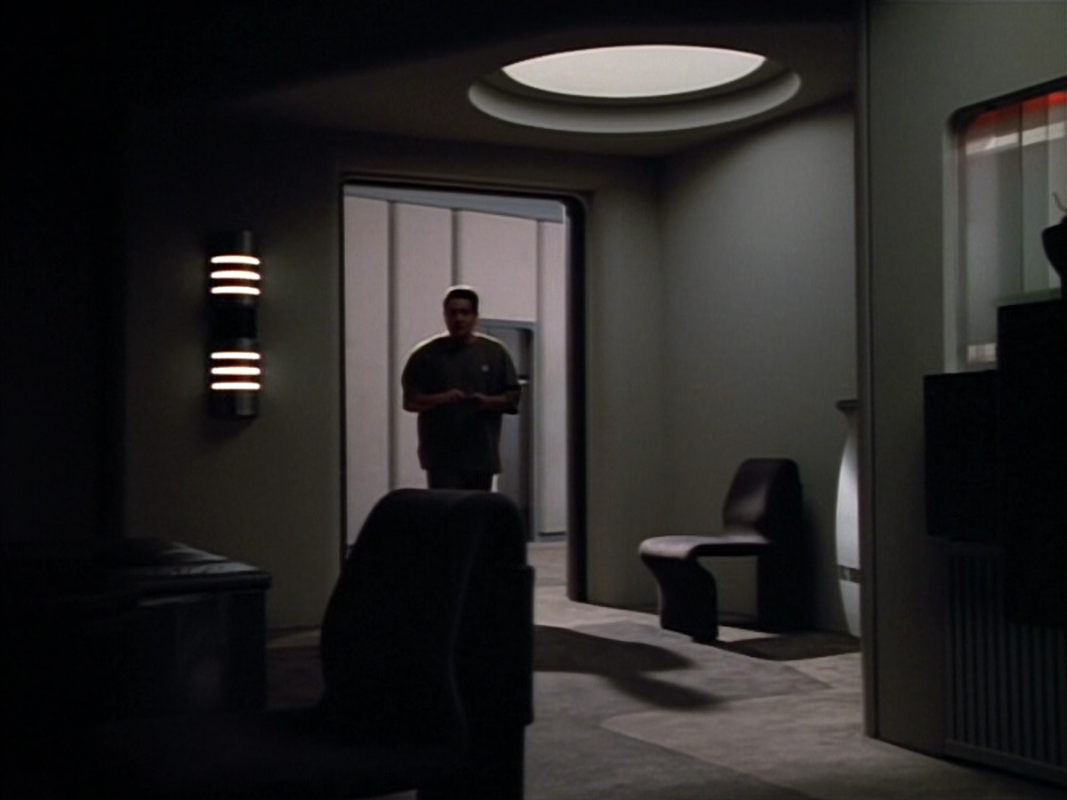 extant_StarTrek_VOY_4x13-WakingMoments_03721.jpg