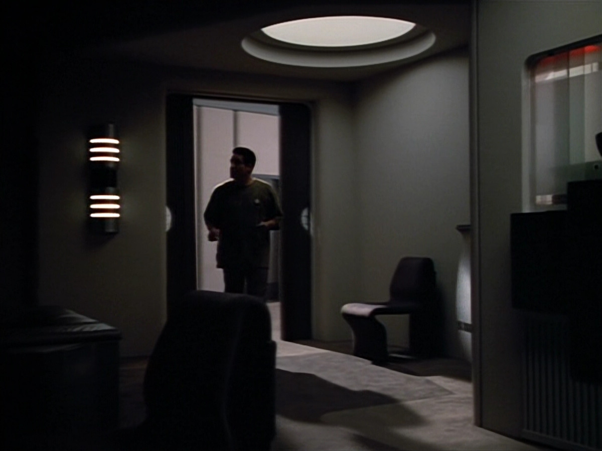 extant_StarTrek_VOY_4x13-WakingMoments_03722.jpg