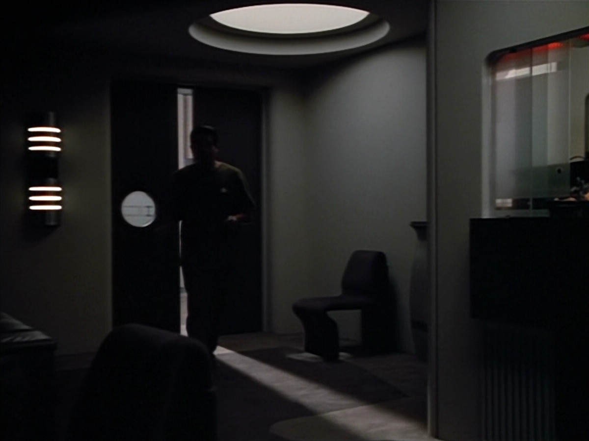 extant_StarTrek_VOY_4x13-WakingMoments_03723.jpg