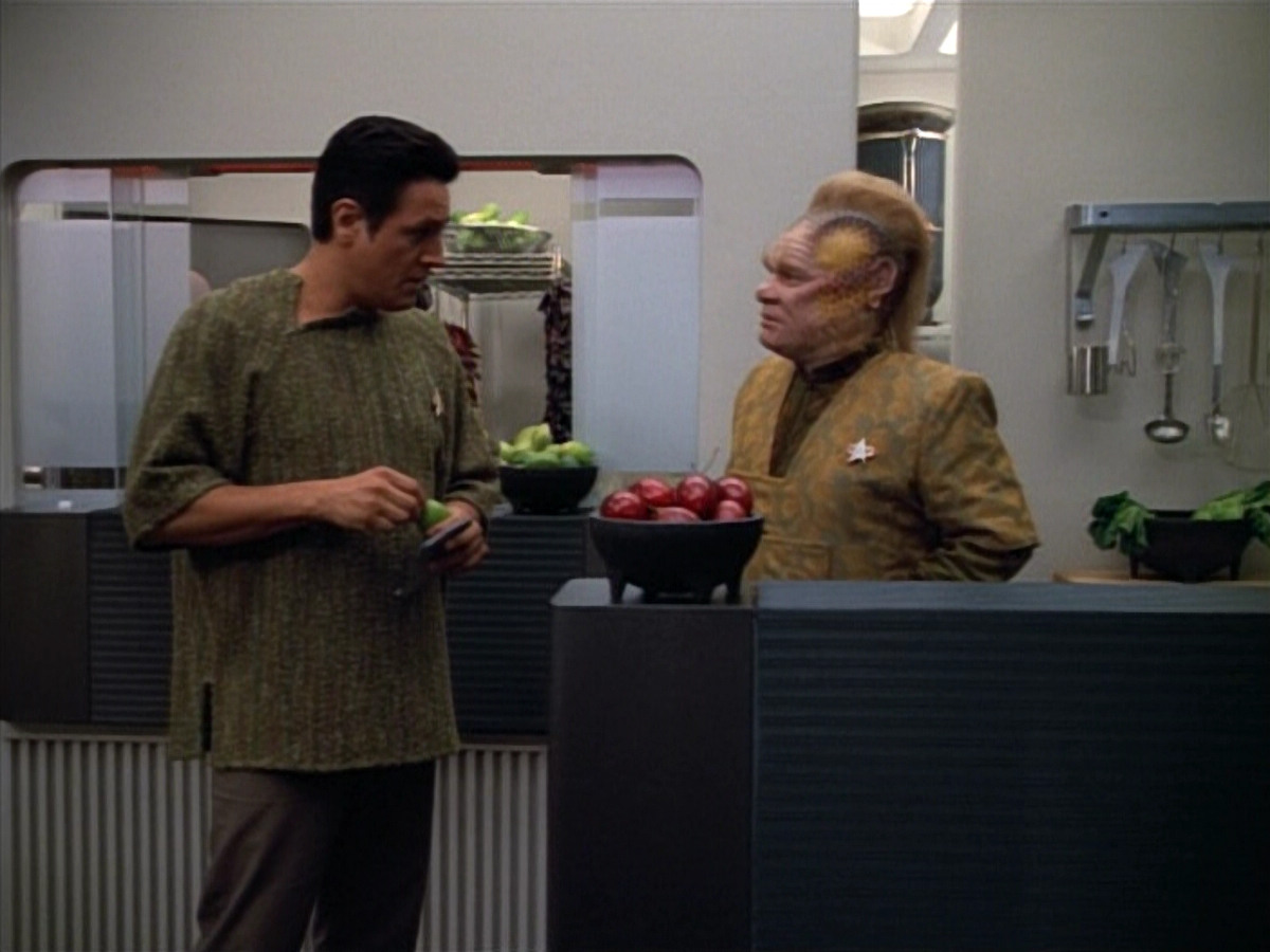 extant_StarTrek_VOY_4x13-WakingMoments_03741.jpg
