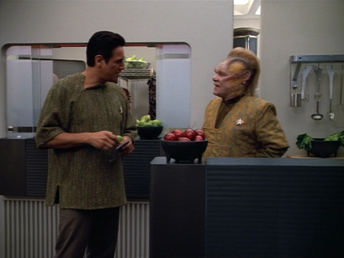 extant_StarTrek_VOY_4x13-WakingMoments_03742.jpg