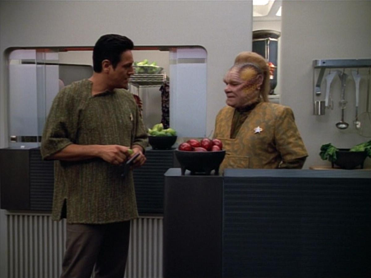 extant_StarTrek_VOY_4x13-WakingMoments_03744.jpg