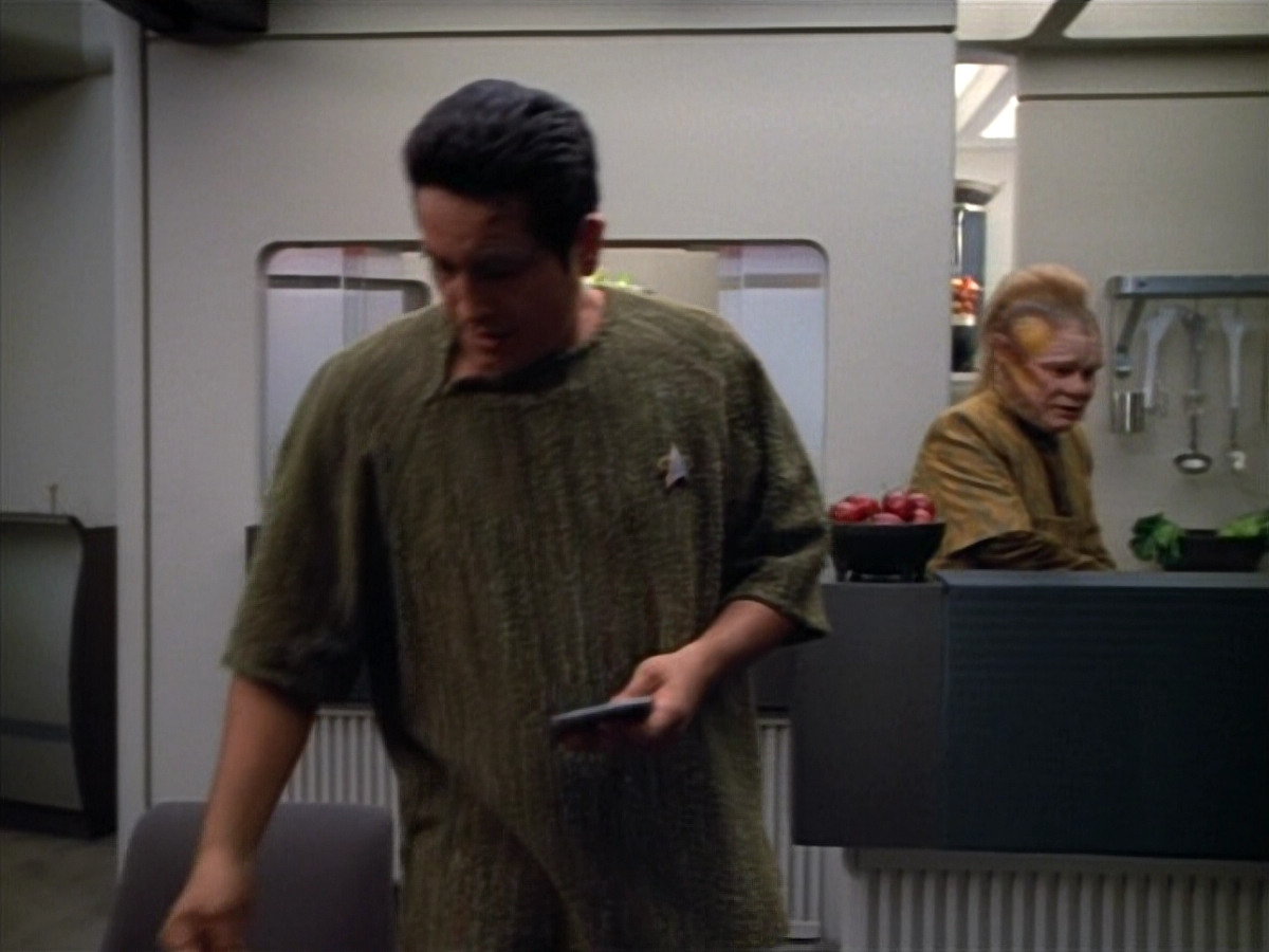 extant_StarTrek_VOY_4x13-WakingMoments_03751.jpg
