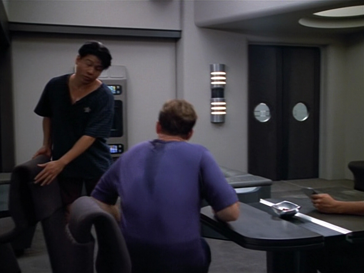 extant_StarTrek_VOY_4x13-WakingMoments_03773.jpg