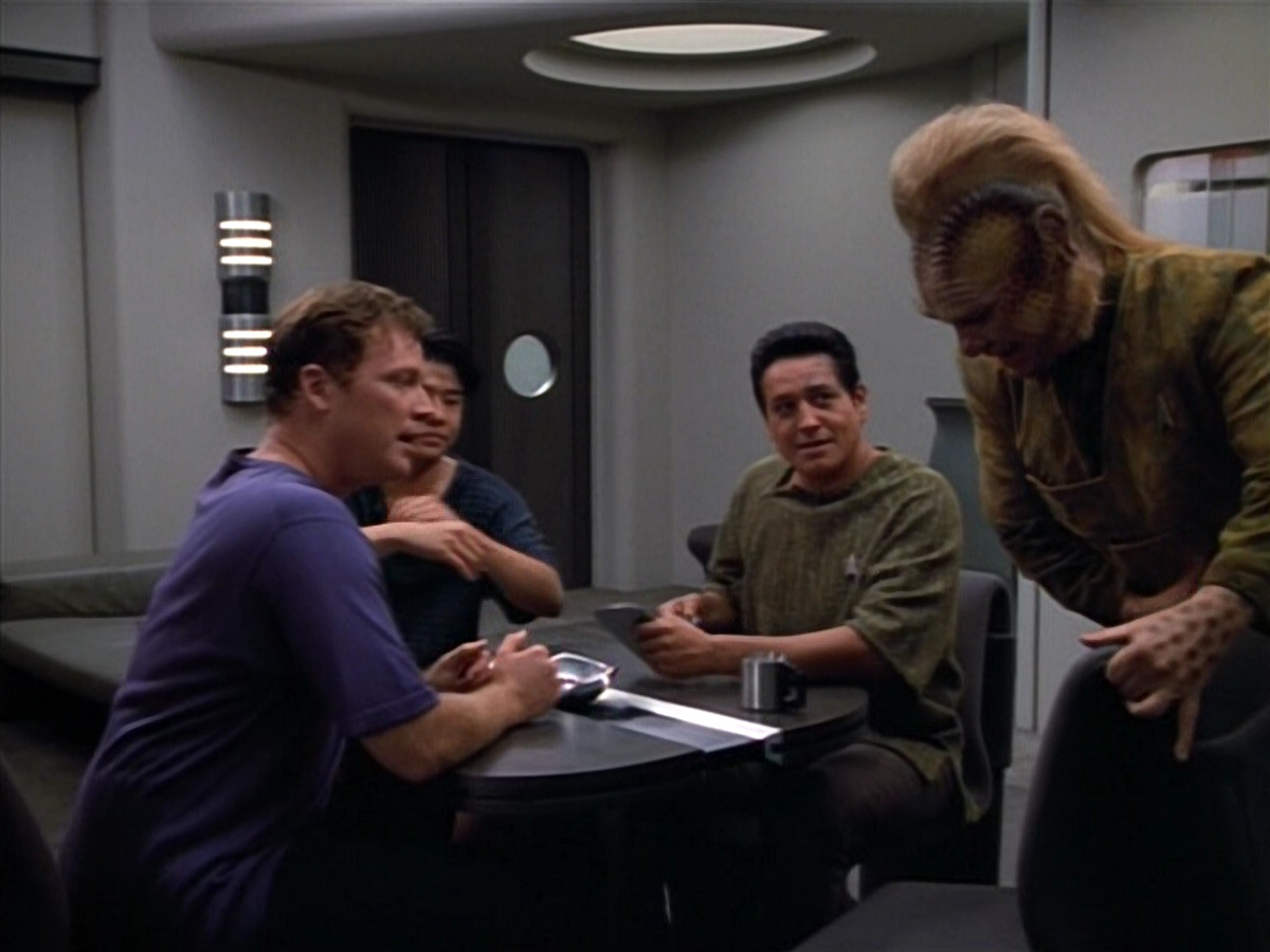 extant_StarTrek_VOY_4x13-WakingMoments_03779.jpg