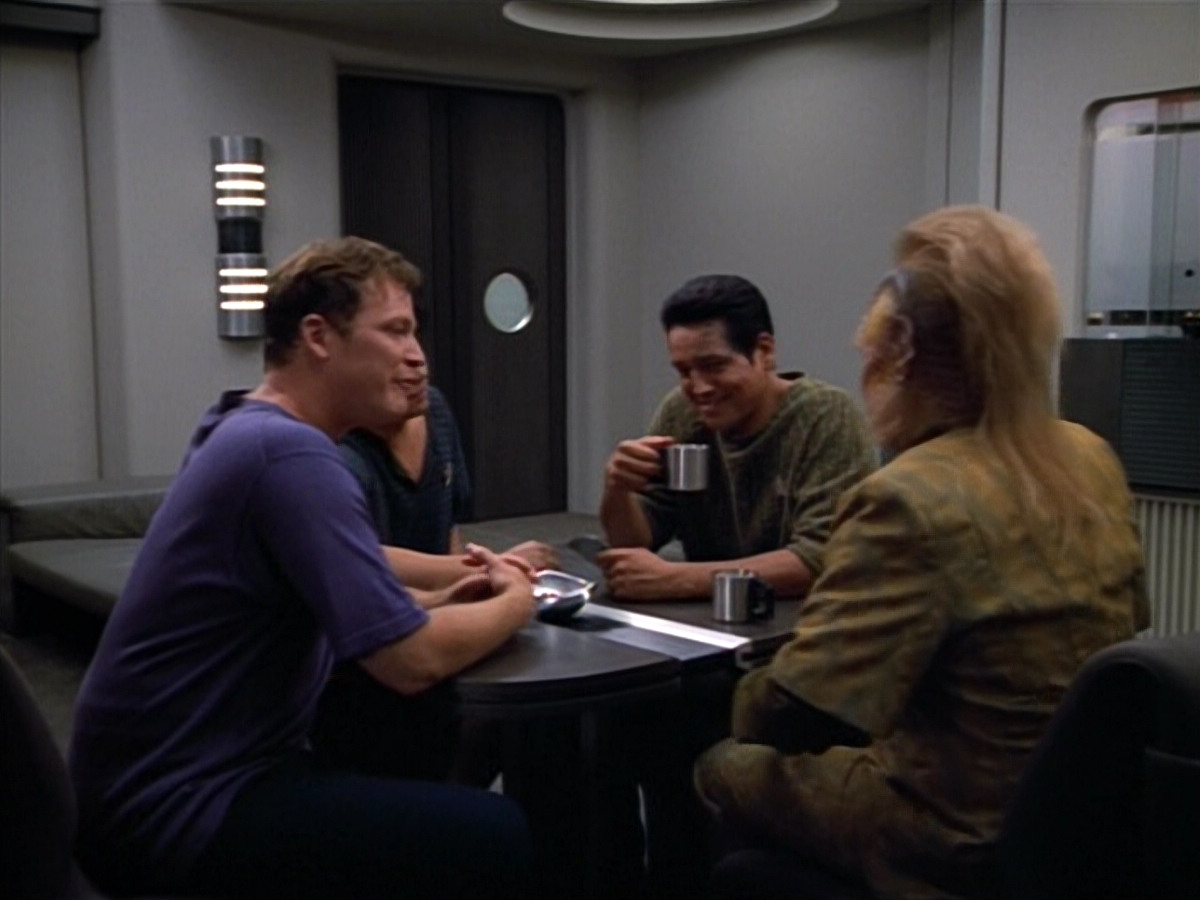 extant_StarTrek_VOY_4x13-WakingMoments_03782.jpg