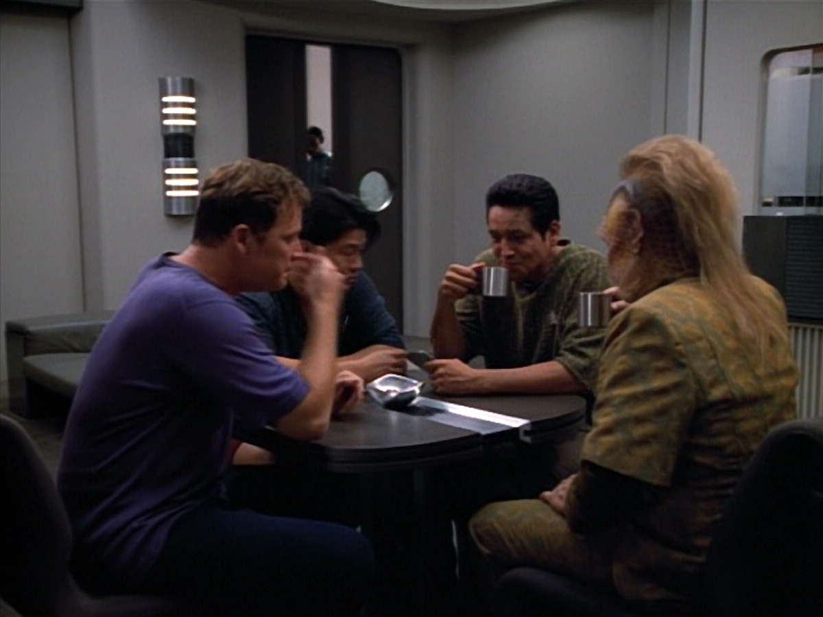 extant_StarTrek_VOY_4x13-WakingMoments_03787.jpg