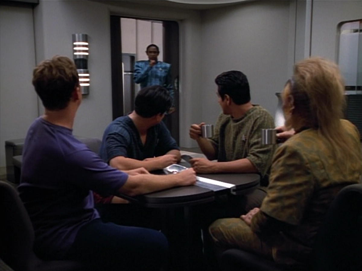 extant_StarTrek_VOY_4x13-WakingMoments_03790.jpg