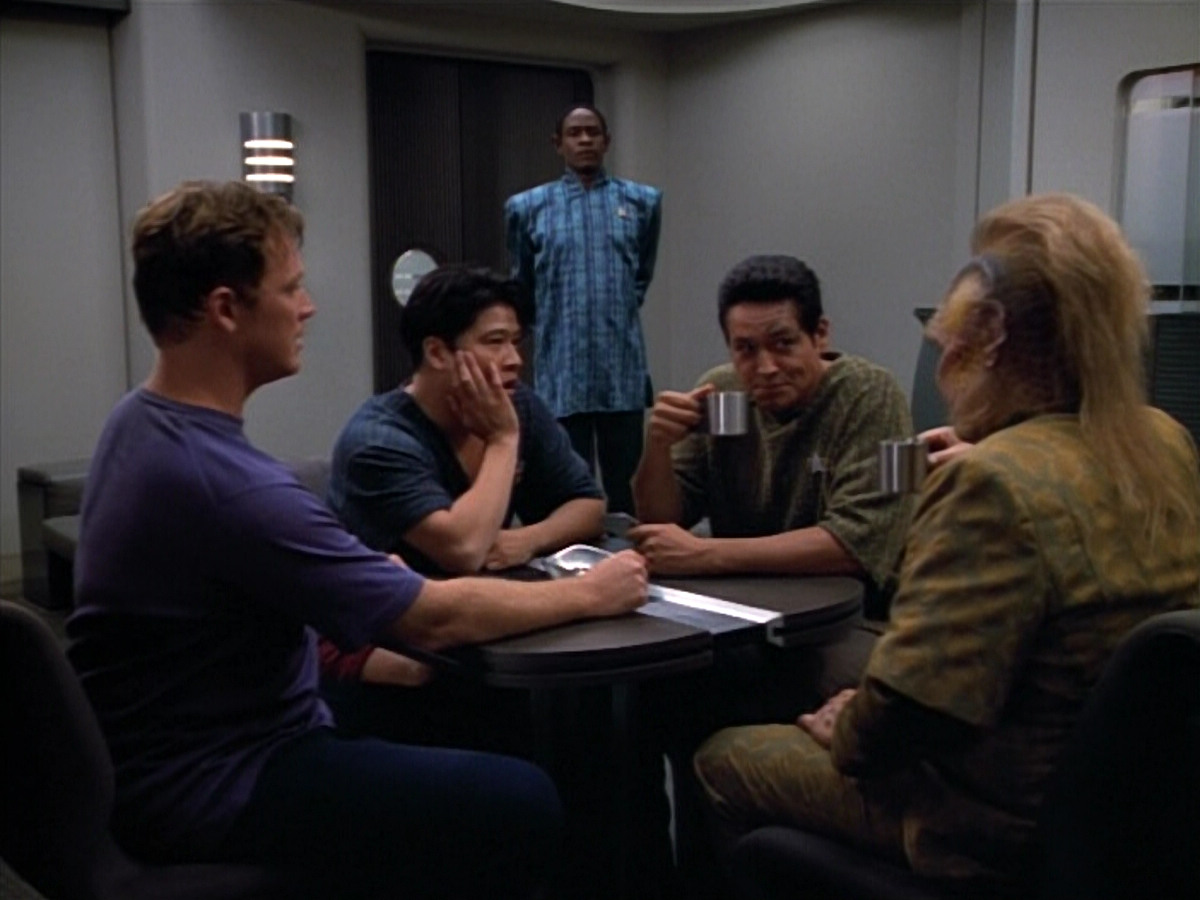 extant_StarTrek_VOY_4x13-WakingMoments_03797.jpg