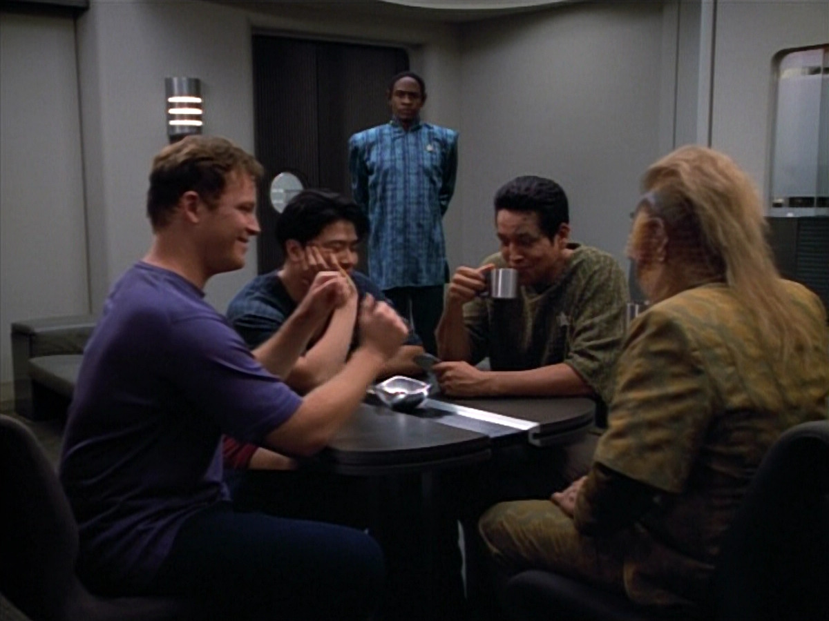 extant_StarTrek_VOY_4x13-WakingMoments_03799.jpg