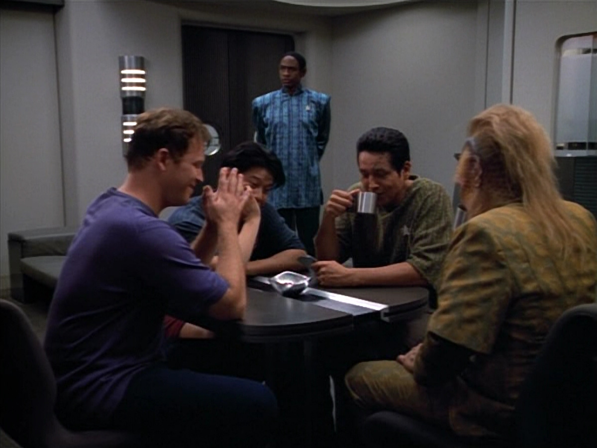extant_StarTrek_VOY_4x13-WakingMoments_03800.jpg