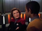 extant_StarTrek_VOY_4x13-WakingMoments_01003.jpg