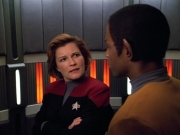 extant_StarTrek_VOY_4x13-WakingMoments_01004.jpg