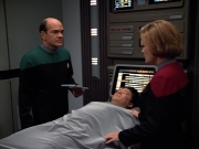 extant_StarTrek_VOY_4x13-WakingMoments_01156.jpg