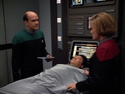 extant_StarTrek_VOY_4x13-WakingMoments_01157.jpg