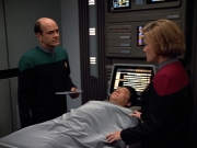extant_StarTrek_VOY_4x13-WakingMoments_01158.jpg