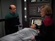 extant_StarTrek_VOY_4x13-WakingMoments_01159.jpg