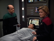 extant_StarTrek_VOY_4x13-WakingMoments_01160.jpg