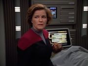 extant_StarTrek_VOY_4x13-WakingMoments_01168.jpg