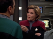 extant_StarTrek_VOY_4x13-WakingMoments_01183.jpg