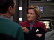 extant_StarTrek_VOY_4x13-WakingMoments_01188.jpg